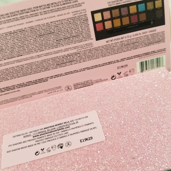 🆕️ABH, Amrezy, Eyeshadow Palette - Picture 6 of 7